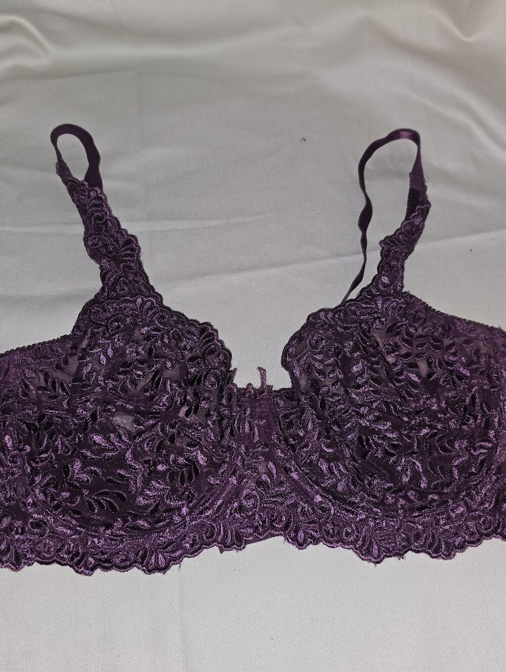 Purple lace bra floral details, featuring a beautiful design 38C underwire
